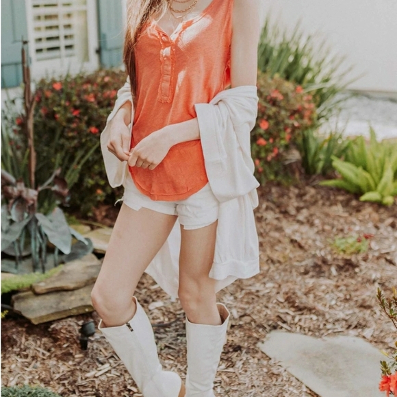 NWT FreePeople: Romeo Rolled Cut Off Shorts -White - Picture 3 of 5